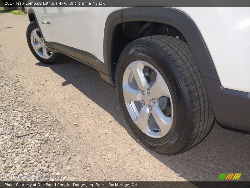 Bright White / Black 2017 Jeep Compass Latitude 4x4