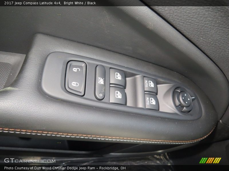 Bright White / Black 2017 Jeep Compass Latitude 4x4