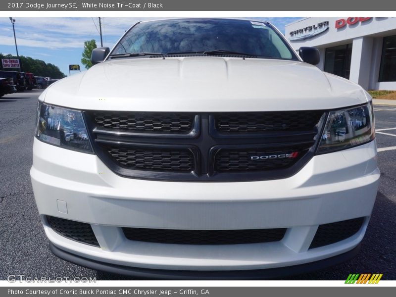 White Noise Tri-Coat / Black 2017 Dodge Journey SE