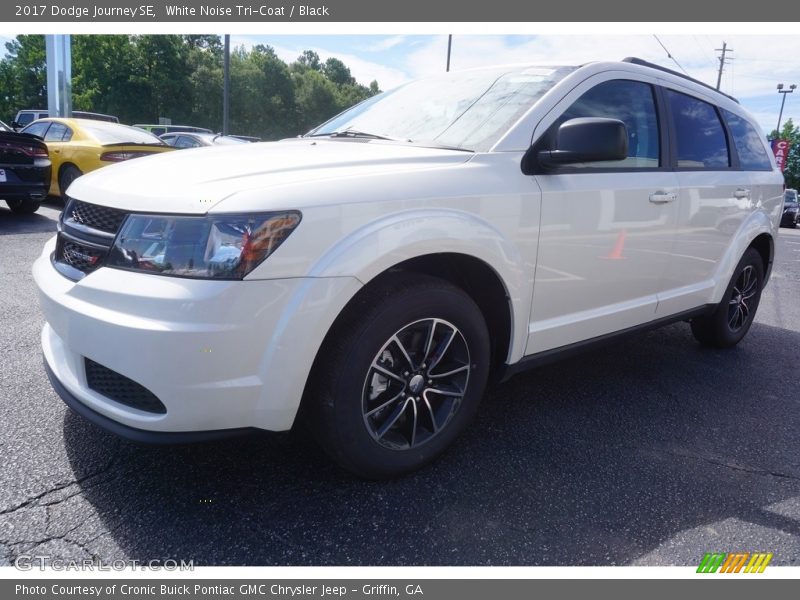 White Noise Tri-Coat / Black 2017 Dodge Journey SE