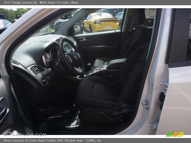 White Noise Tri-Coat / Black 2017 Dodge Journey SE