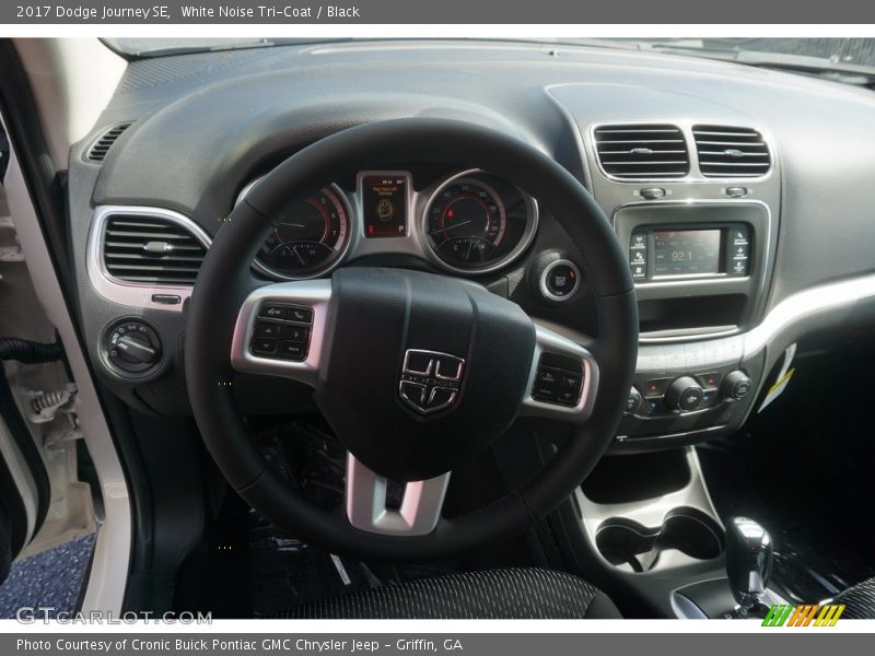 White Noise Tri-Coat / Black 2017 Dodge Journey SE