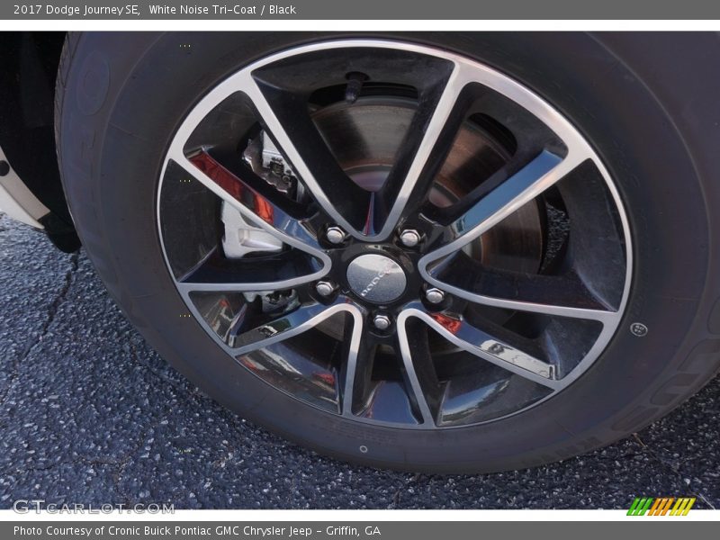 White Noise Tri-Coat / Black 2017 Dodge Journey SE