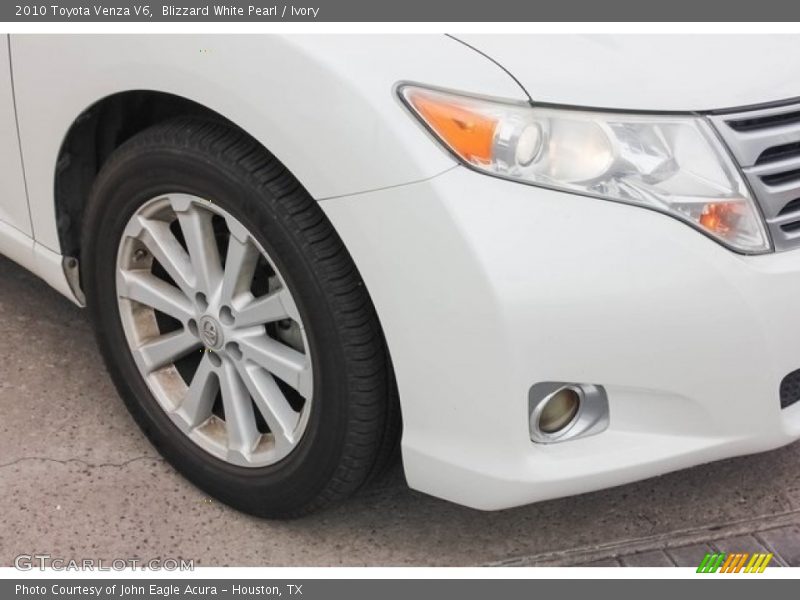 Blizzard White Pearl / Ivory 2010 Toyota Venza V6