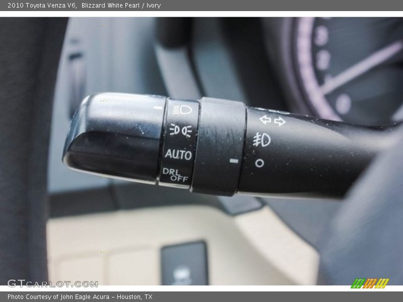 Blizzard White Pearl / Ivory 2010 Toyota Venza V6