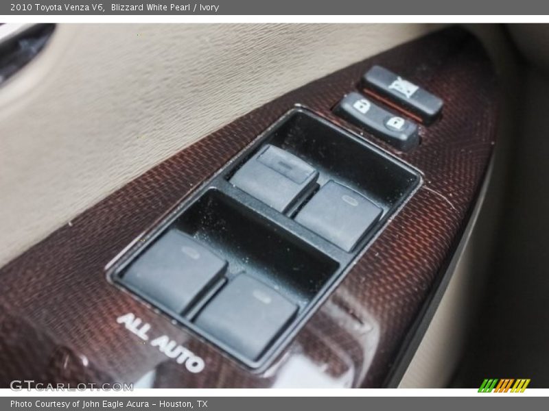 Blizzard White Pearl / Ivory 2010 Toyota Venza V6