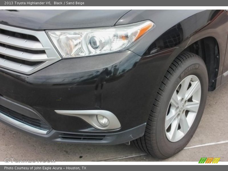 Black / Sand Beige 2013 Toyota Highlander V6