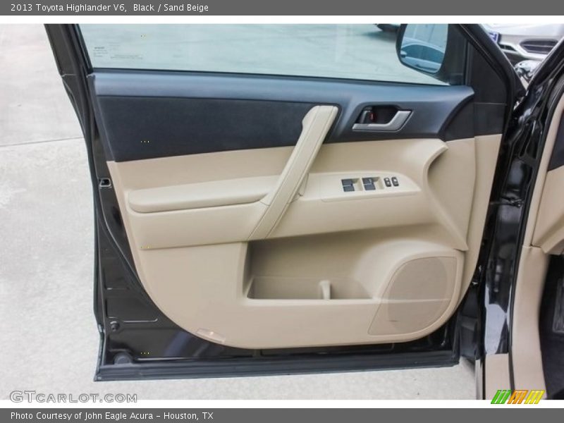 Black / Sand Beige 2013 Toyota Highlander V6