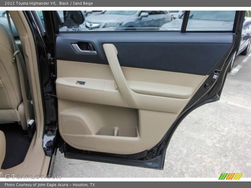 Black / Sand Beige 2013 Toyota Highlander V6