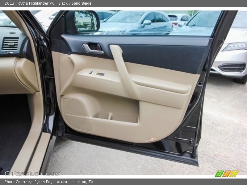 Black / Sand Beige 2013 Toyota Highlander V6