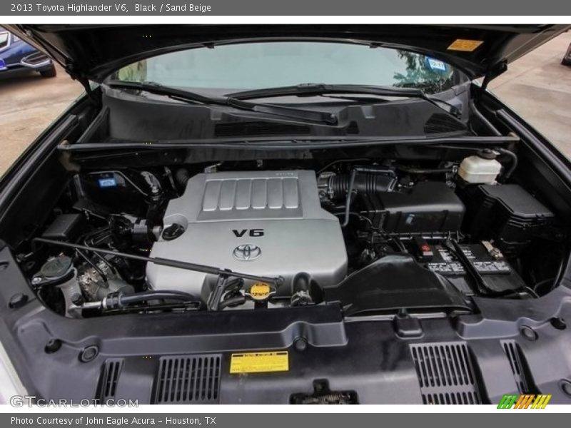 Black / Sand Beige 2013 Toyota Highlander V6