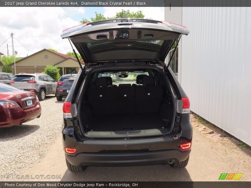 Diamond Black Crystal Pearl / Black 2017 Jeep Grand Cherokee Laredo 4x4