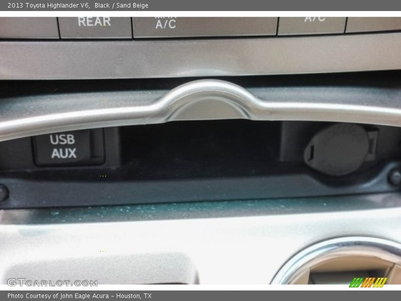 Black / Sand Beige 2013 Toyota Highlander V6