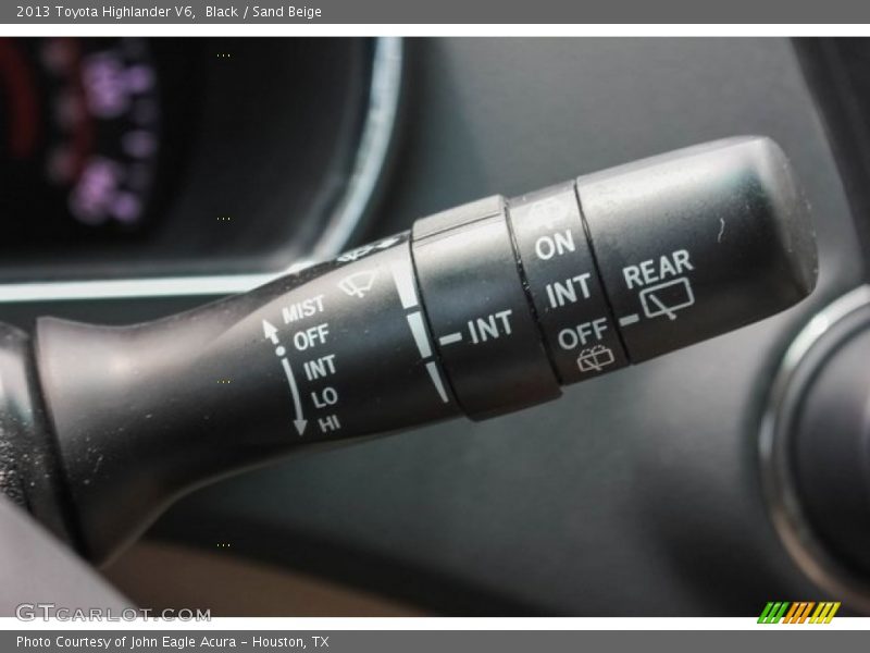 Black / Sand Beige 2013 Toyota Highlander V6
