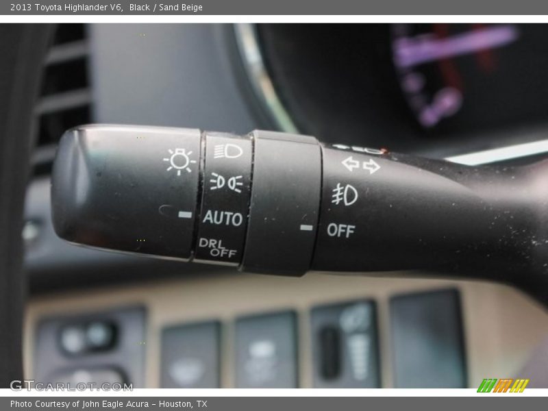 Black / Sand Beige 2013 Toyota Highlander V6