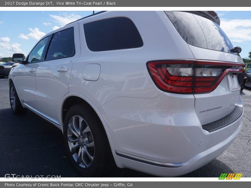 Vice White Tri-Coat Pearl / Black 2017 Dodge Durango SXT