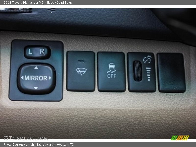Black / Sand Beige 2013 Toyota Highlander V6