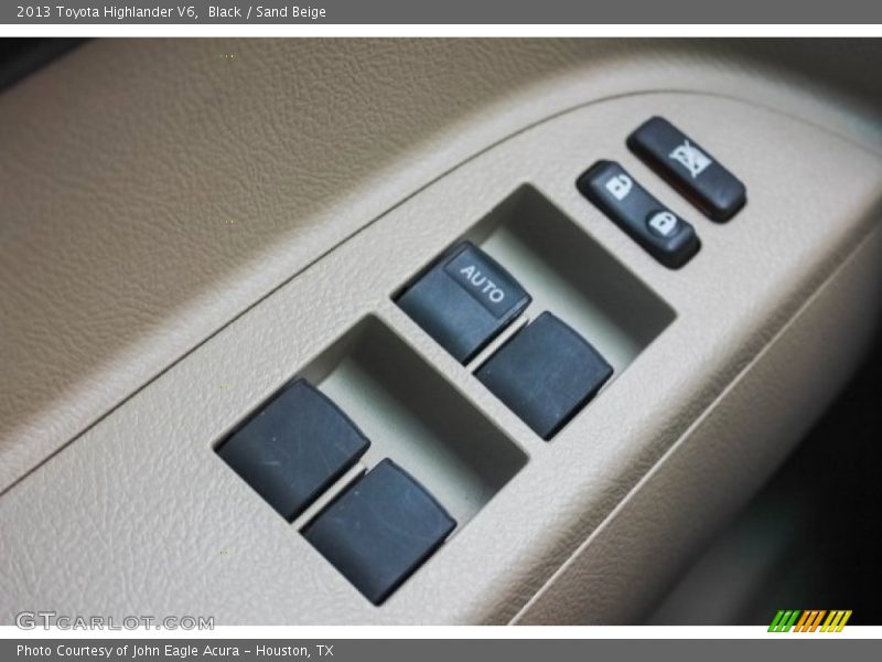 Black / Sand Beige 2013 Toyota Highlander V6