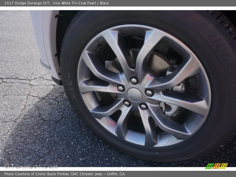 Vice White Tri-Coat Pearl / Black 2017 Dodge Durango SXT