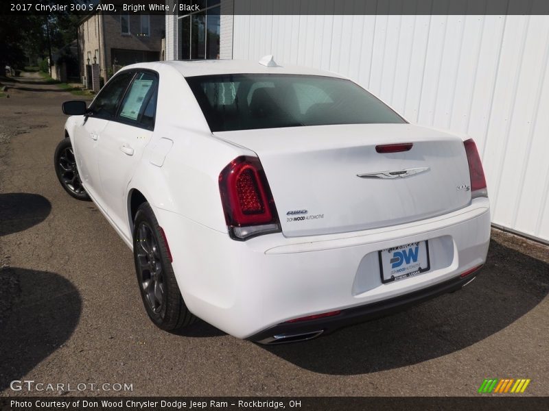Bright White / Black 2017 Chrysler 300 S AWD