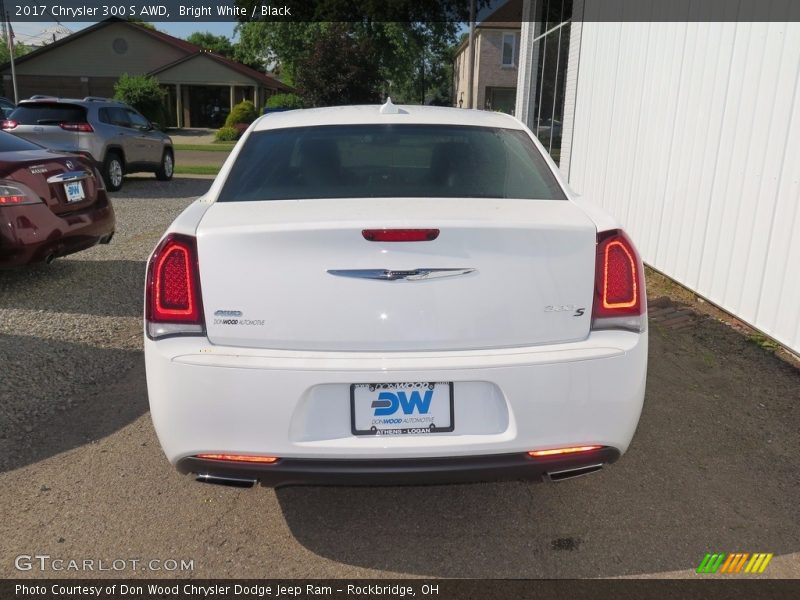 Bright White / Black 2017 Chrysler 300 S AWD