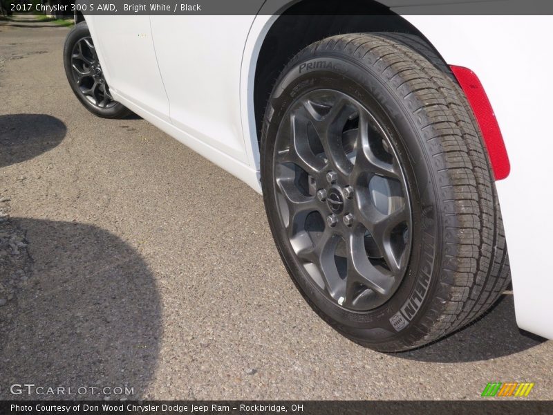 Bright White / Black 2017 Chrysler 300 S AWD