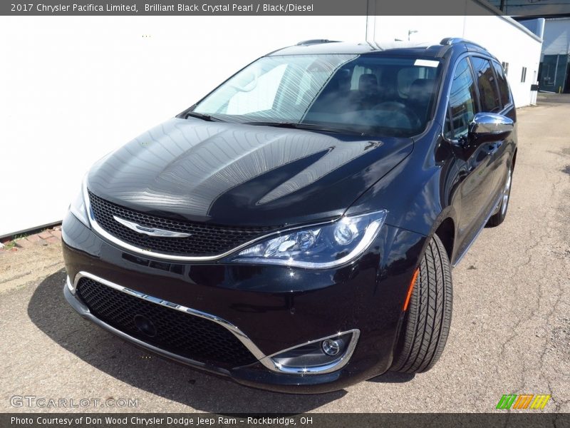 Brilliant Black Crystal Pearl / Black/Diesel 2017 Chrysler Pacifica Limited
