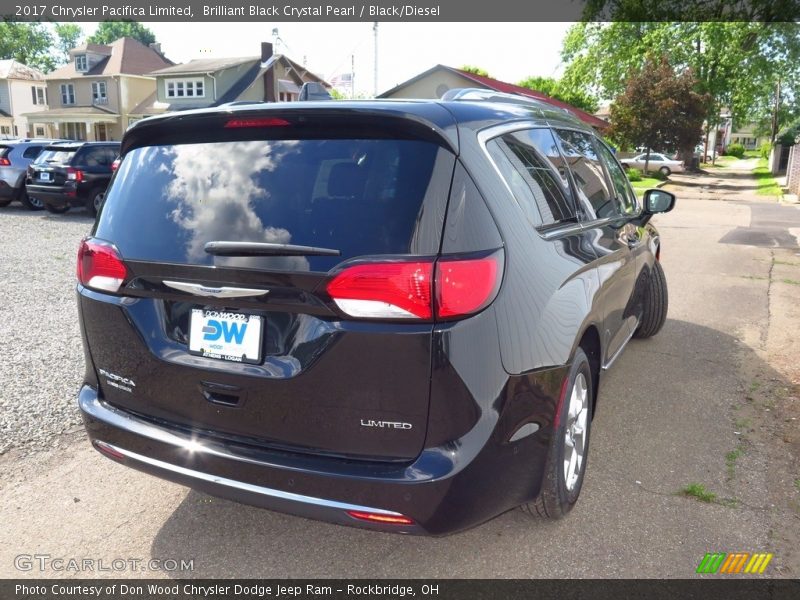 Brilliant Black Crystal Pearl / Black/Diesel 2017 Chrysler Pacifica Limited