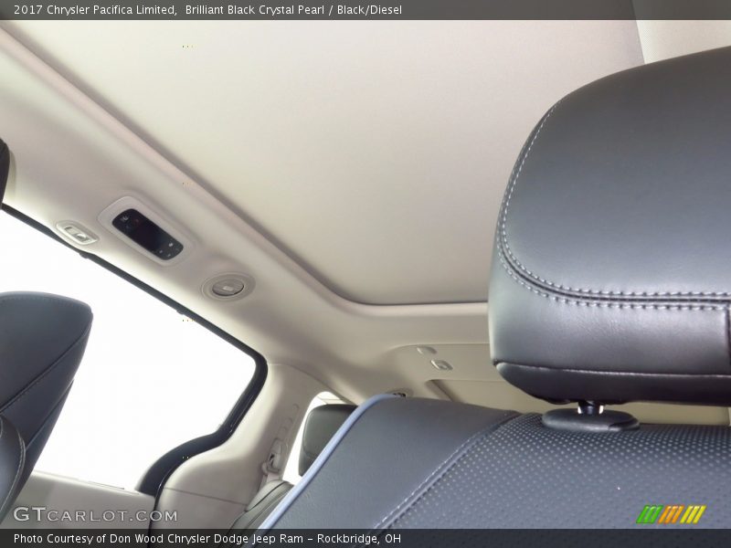 Brilliant Black Crystal Pearl / Black/Diesel 2017 Chrysler Pacifica Limited