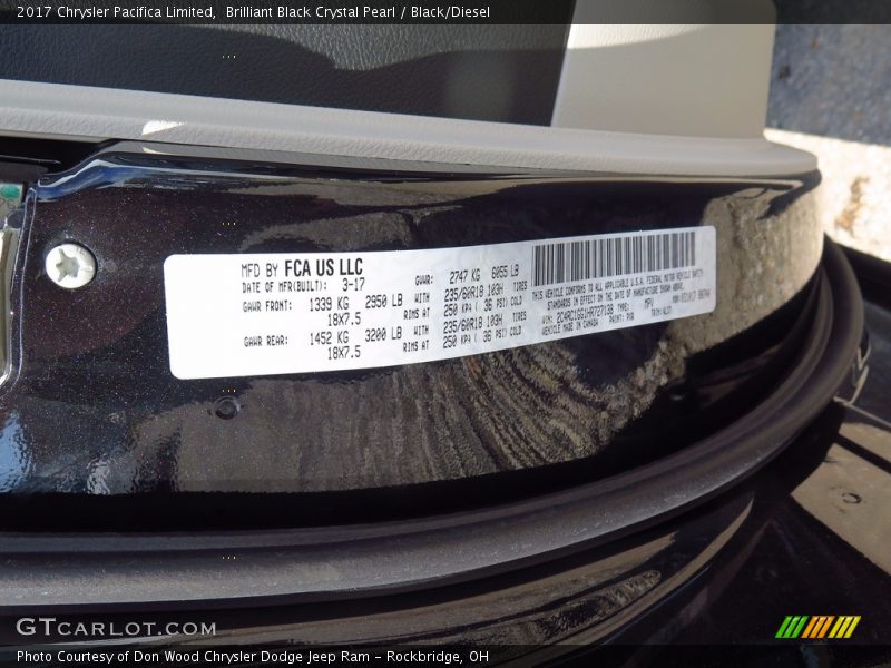 Brilliant Black Crystal Pearl / Black/Diesel 2017 Chrysler Pacifica Limited