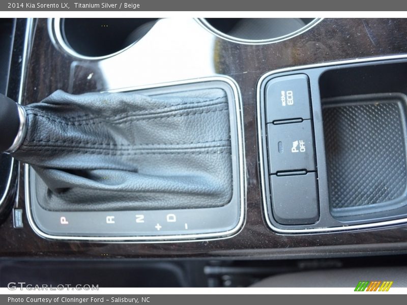 Titanium Silver / Beige 2014 Kia Sorento LX