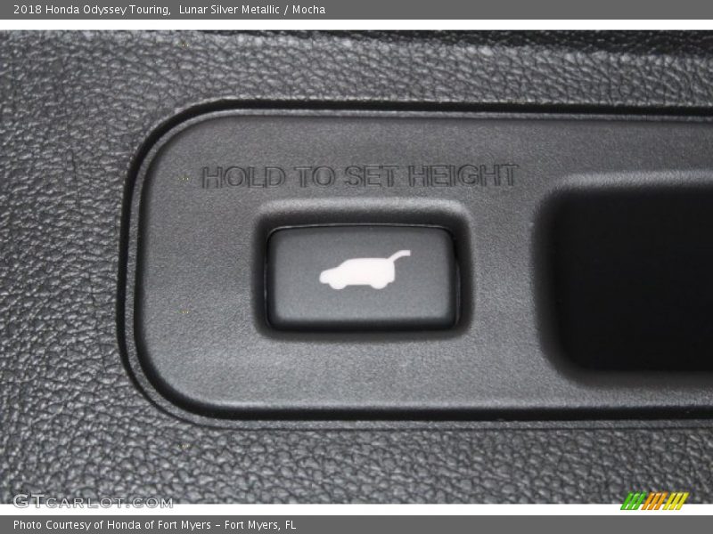 Lunar Silver Metallic / Mocha 2018 Honda Odyssey Touring