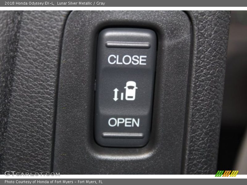 Lunar Silver Metallic / Gray 2018 Honda Odyssey EX-L