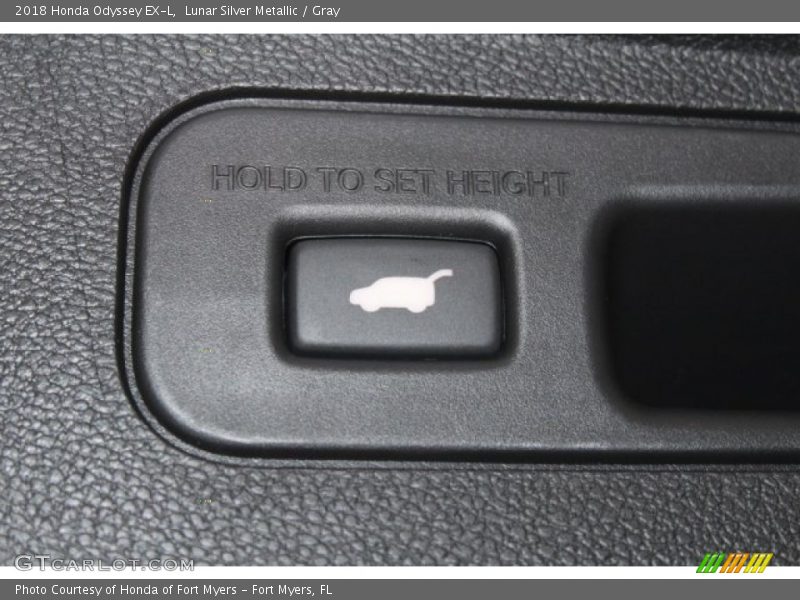 Lunar Silver Metallic / Gray 2018 Honda Odyssey EX-L
