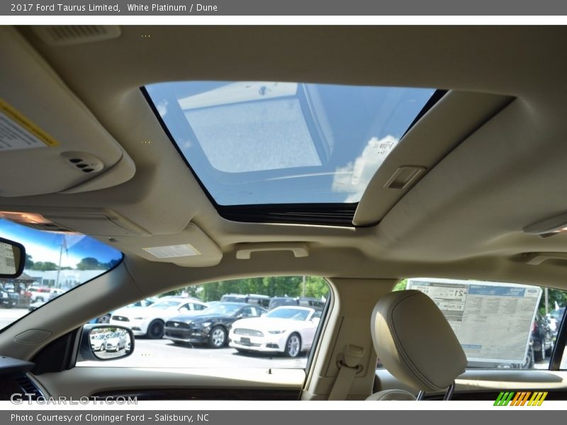 Sunroof of 2017 Taurus Limited