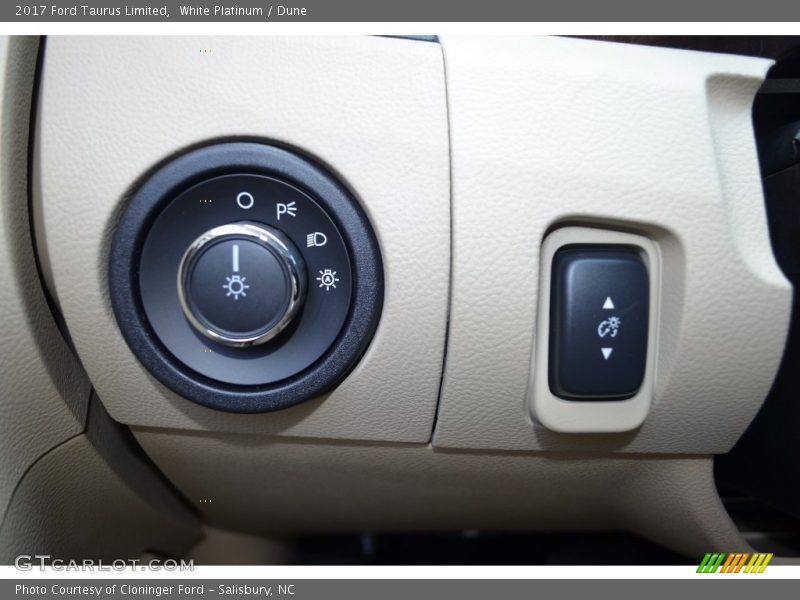 White Platinum / Dune 2017 Ford Taurus Limited