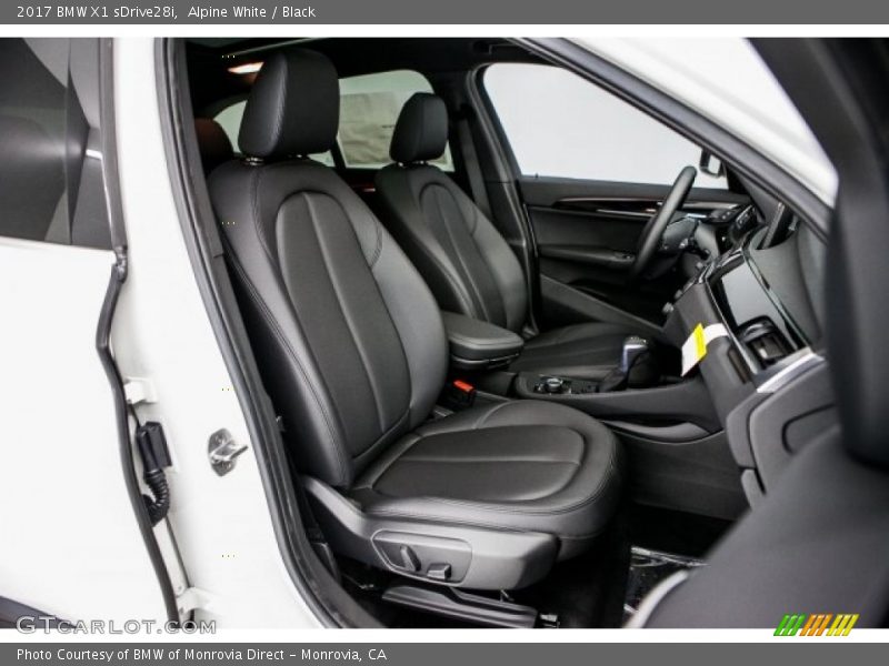 Alpine White / Black 2017 BMW X1 sDrive28i
