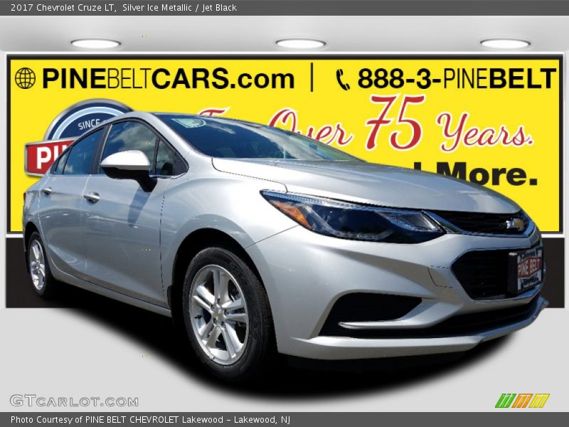 Silver Ice Metallic / Jet Black 2017 Chevrolet Cruze LT