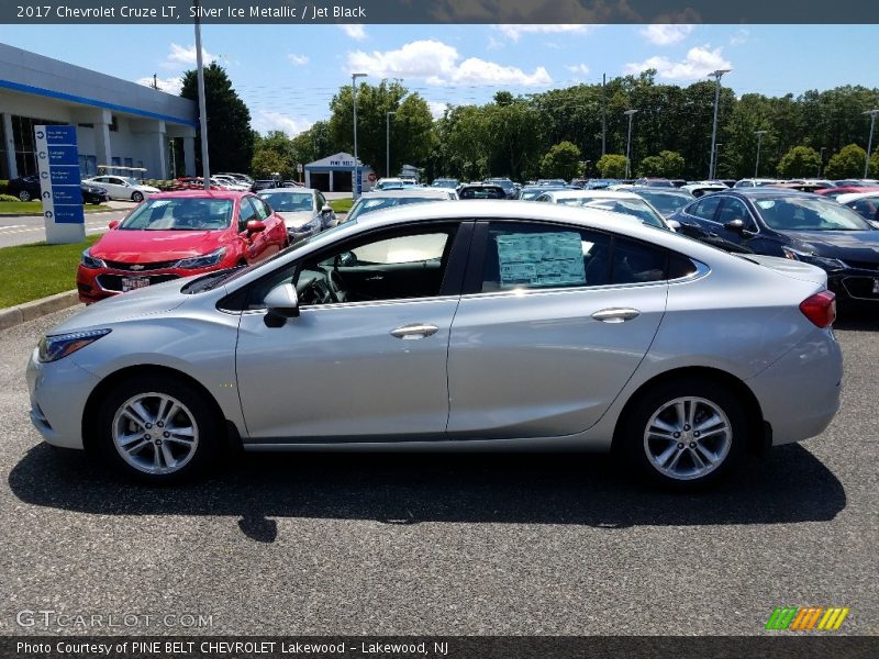 Silver Ice Metallic / Jet Black 2017 Chevrolet Cruze LT