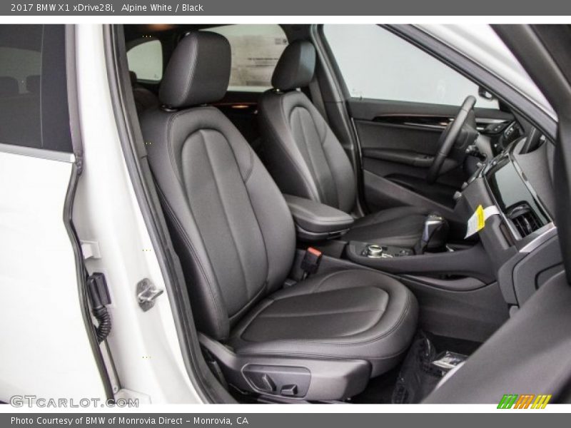 Alpine White / Black 2017 BMW X1 xDrive28i