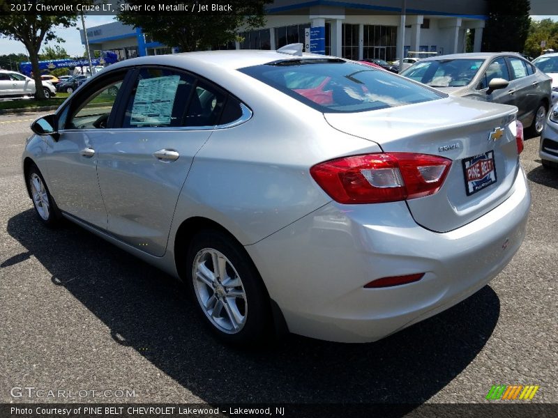 Silver Ice Metallic / Jet Black 2017 Chevrolet Cruze LT