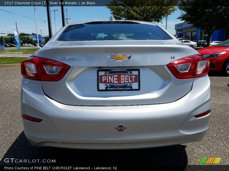 Silver Ice Metallic / Jet Black 2017 Chevrolet Cruze LT