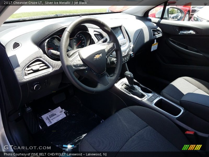 Silver Ice Metallic / Jet Black 2017 Chevrolet Cruze LT