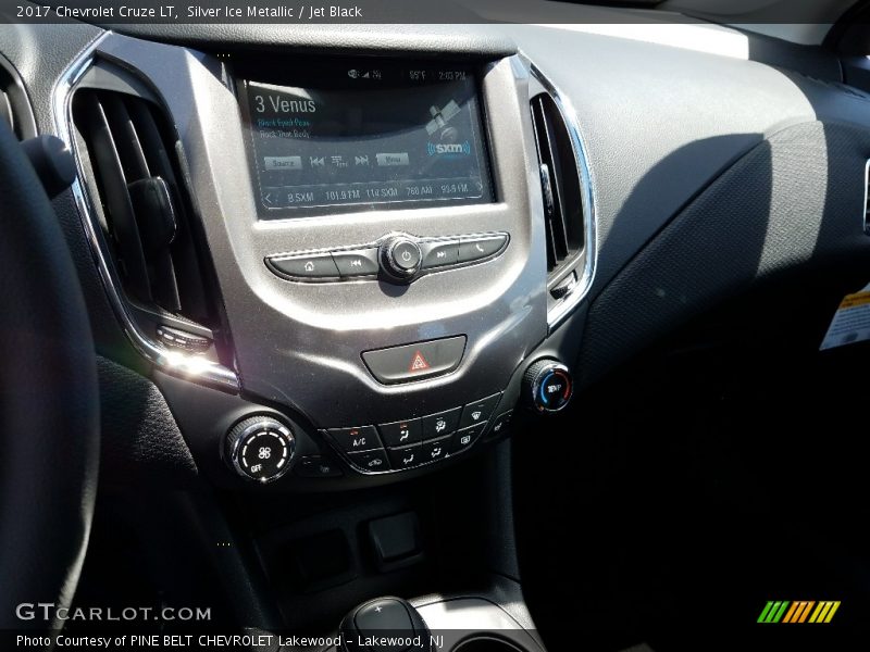 Silver Ice Metallic / Jet Black 2017 Chevrolet Cruze LT