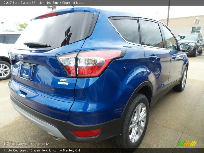 Lightning Blue / Charcoal Black 2017 Ford Escape SE