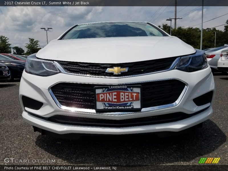 Summit White / Jet Black 2017 Chevrolet Cruze LT