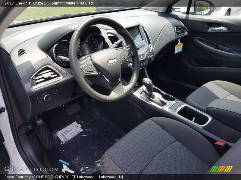 Summit White / Jet Black 2017 Chevrolet Cruze LT