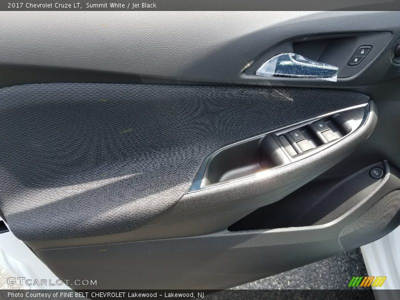 Summit White / Jet Black 2017 Chevrolet Cruze LT