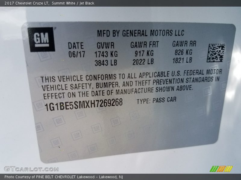 Summit White / Jet Black 2017 Chevrolet Cruze LT
