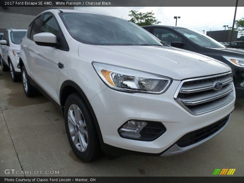 White Platinum / Charcoal Black 2017 Ford Escape SE 4WD